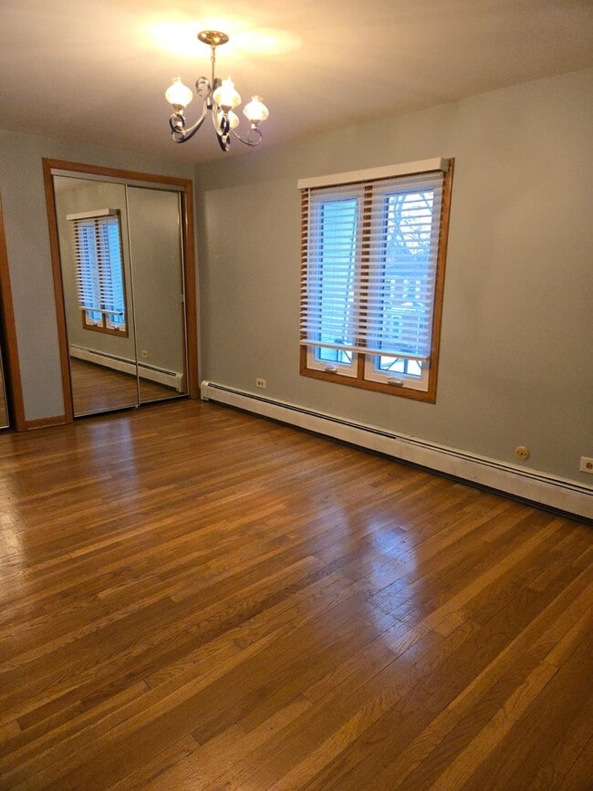 Building Photo - 6146 N Melvina Ave