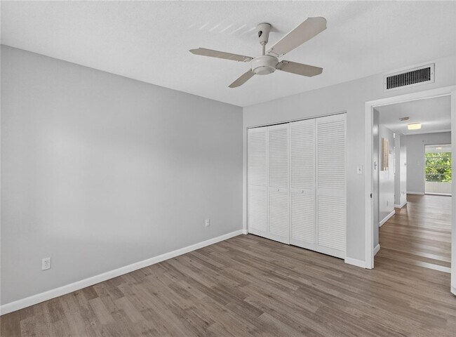 Building Photo - 600 Fairways Cir