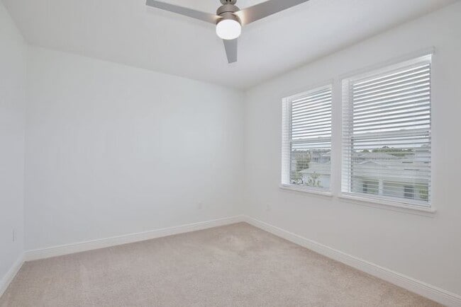 Building Photo - Charming 3/2.5 Courtyard Home with Loft & ...