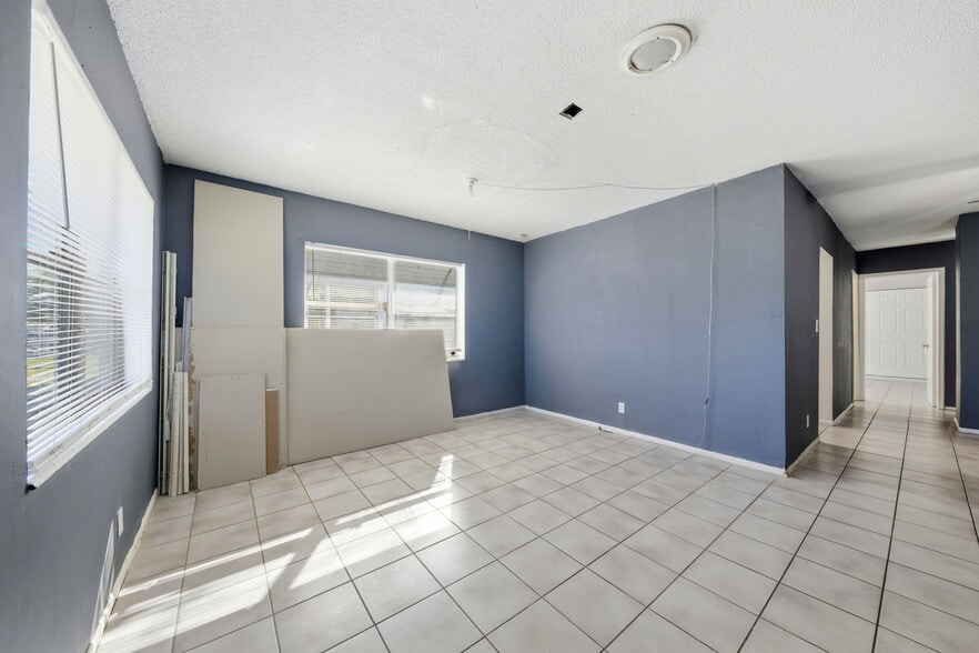 Building Photo - 1439 NW 8th Ave