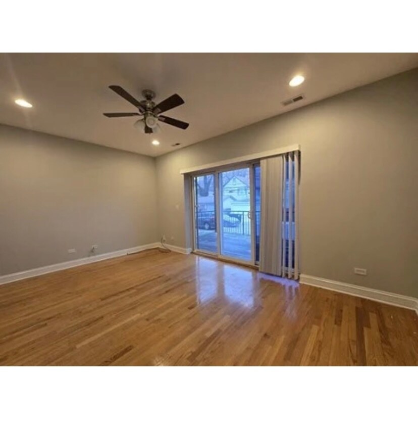 Building Photo - 3831 N Kedzie Ave