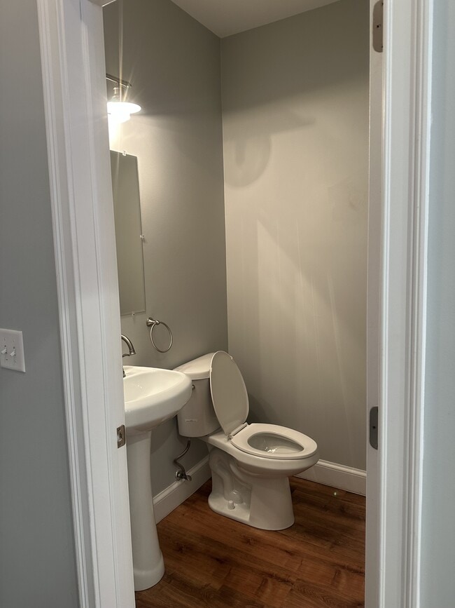 Building Photo - 2405 Rosa RoadRidge Manor Ct