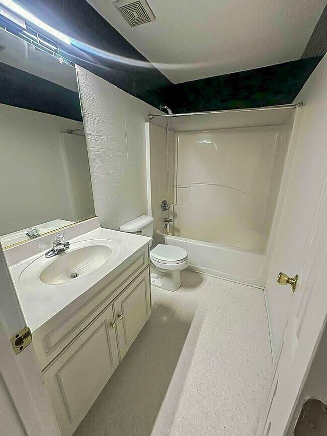 Building Photo - 3007 St James Pl