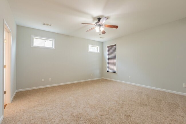 Building Photo - 4525 Village Ct