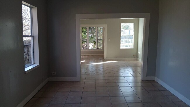 Building Photo - Completely renovated Large house, perfect for a family or young professional!
