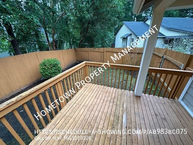 Building Photo - 9420 Fairhill Dr NE