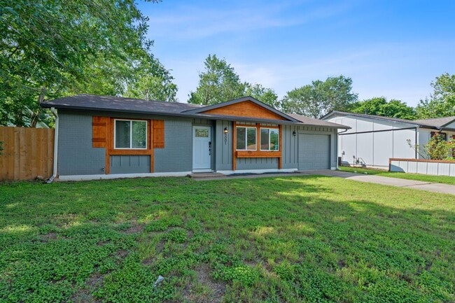 Building Photo - 5001 Dove Springs Dr