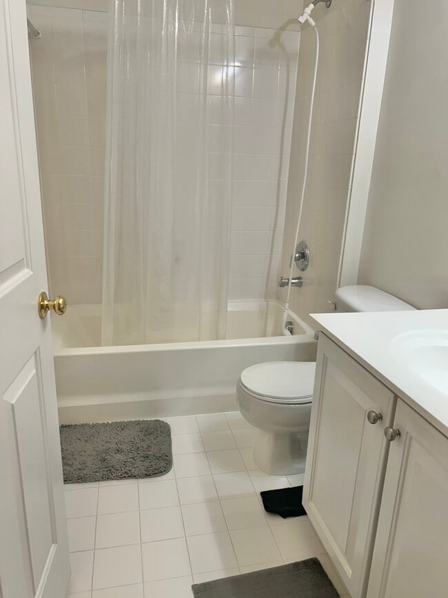 Building Photo - 930 Rainier Rd