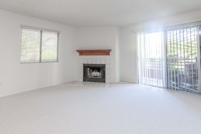 Building Photo - MOVE-IN READY! 2 BEDROOM, 2 BATH, GROUND L...