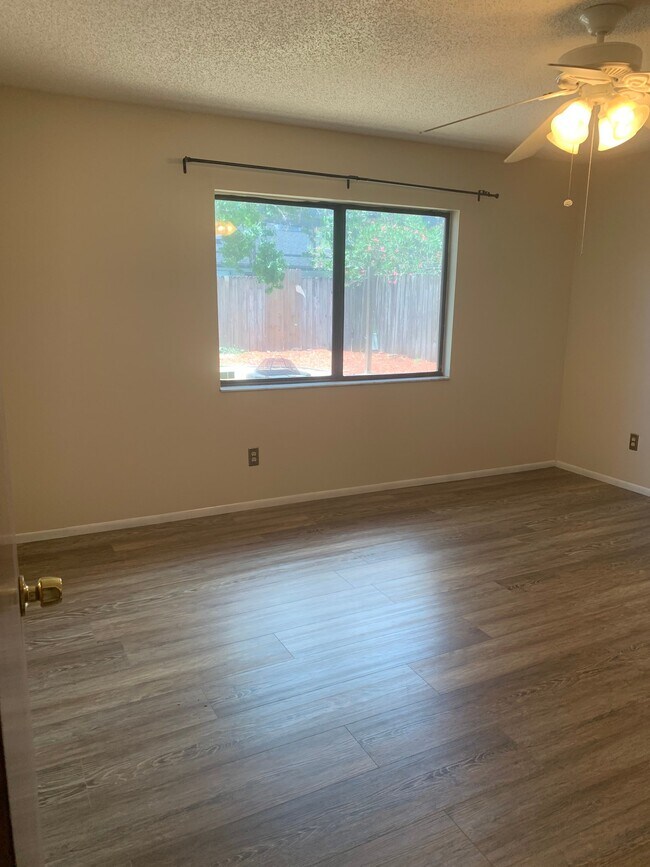 Building Photo - 1671 Grange Cir