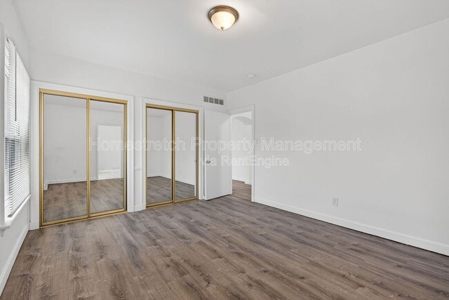 Building Photo - 5 Van Crest Ln