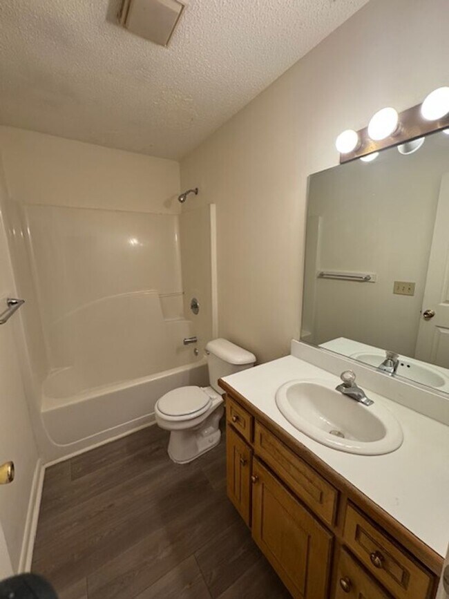 Building Photo - 310 Park Ave