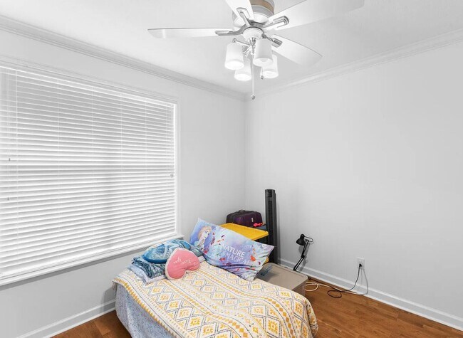 Building Photo - 3513 Seneca Ave