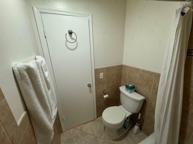 Building Photo - 6219 Bay Club Dr