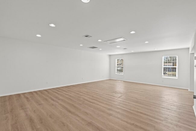 Building Photo - 1132 18th Ave N