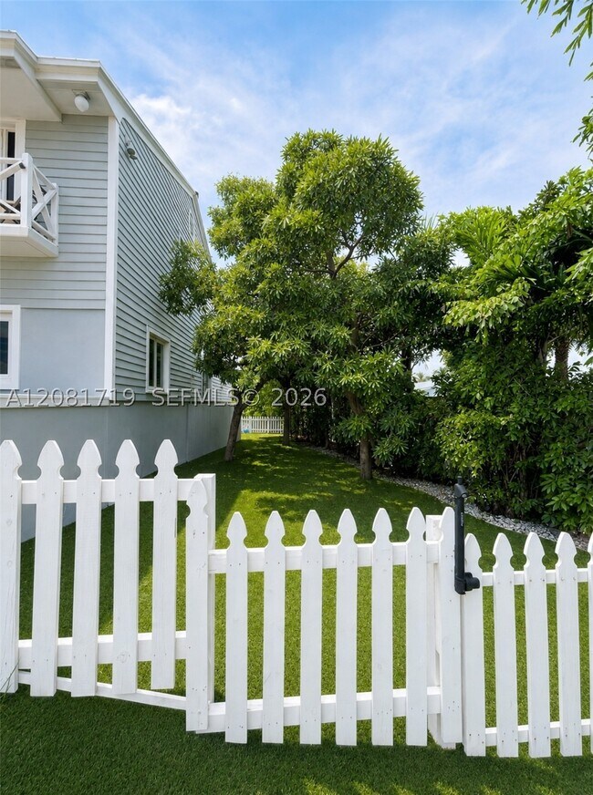 Building Photo - 8041 NE Bayshore Ct