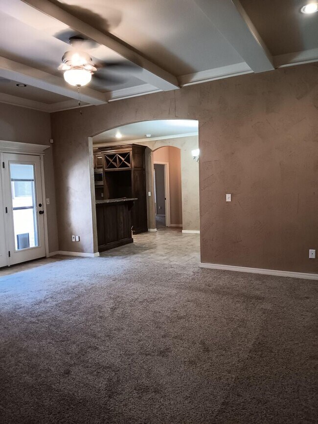 Building Photo - Hinge Property Management