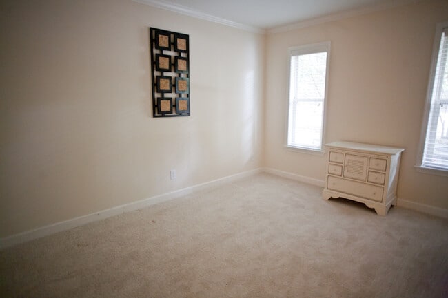 Building Photo - All-Inclusive Living Steps from East Franklin St – Relax at The Retreat! Flexible Move in!
