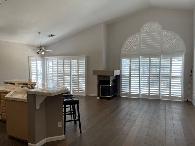 Building Photo - Charming 3-Bedroom Home Backing to Greenway with Golf Course Access