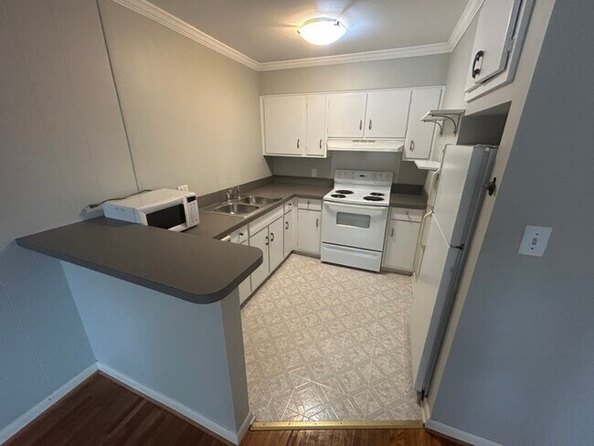 Building Photo - 2020 Beech Ave