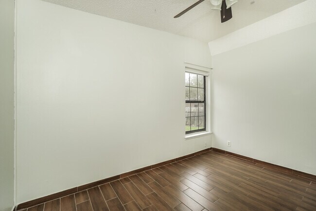 Building Photo - Comfortable 3 Bedrooms Home in San Antonio, TX