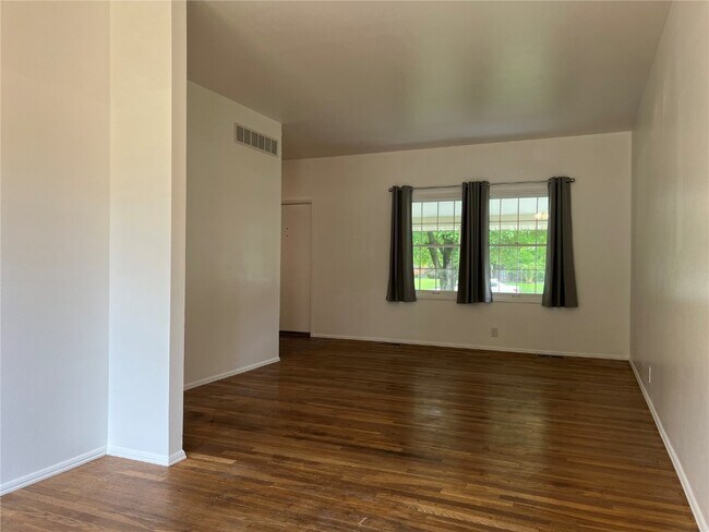 Building Photo - 2510 Woodsage Dr