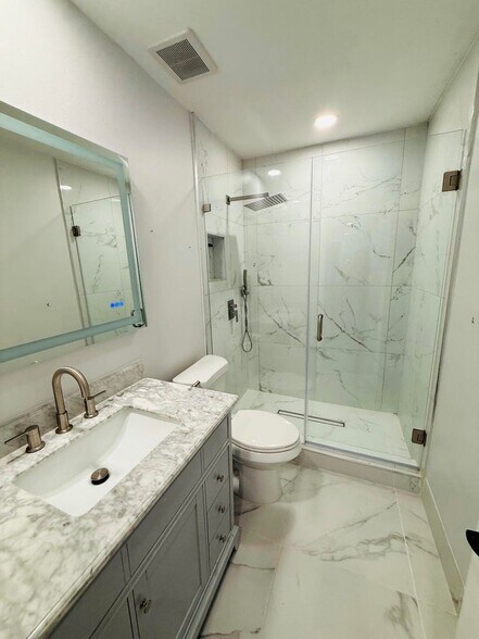 Building Photo - 12134 Regal Ct E