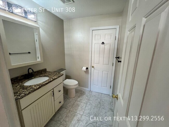 Building Photo - 665 Center St