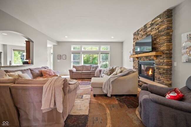 Building Photo - 10599 Geist View Dr