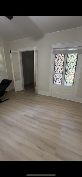 Livingroom - 2006 Cherry St