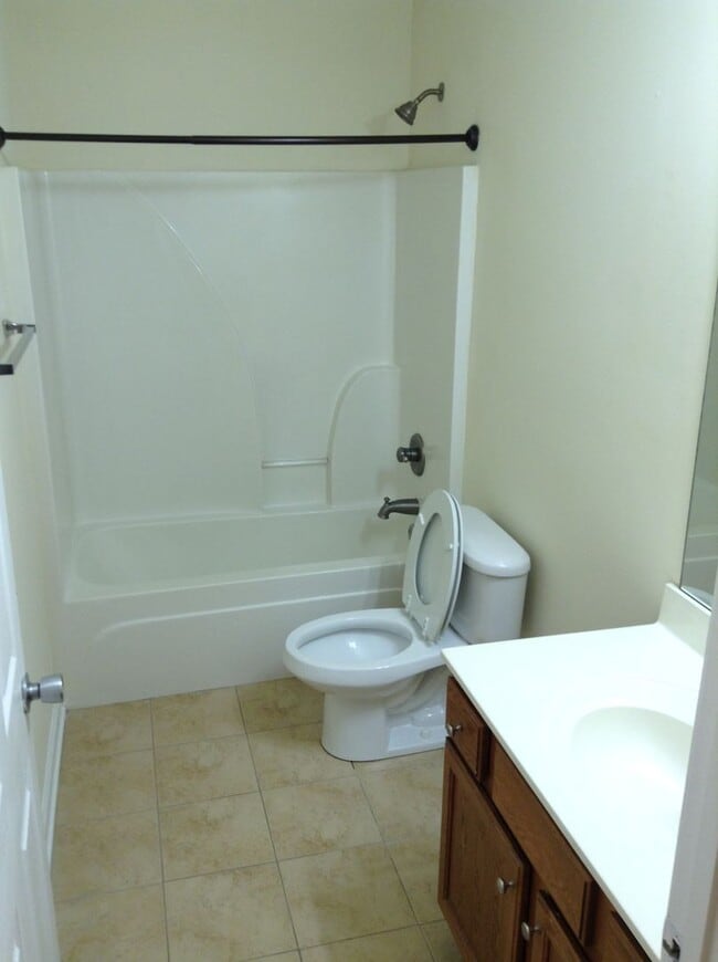 Building Photo - 6br House Near Campus FOR RENT