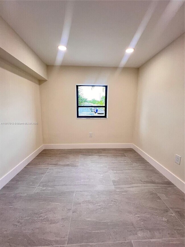 Building Photo - 161 SW 52nd Ct