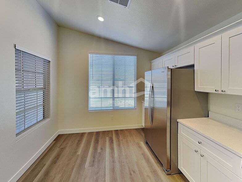 Building Photo - 5239 N 104th Dr