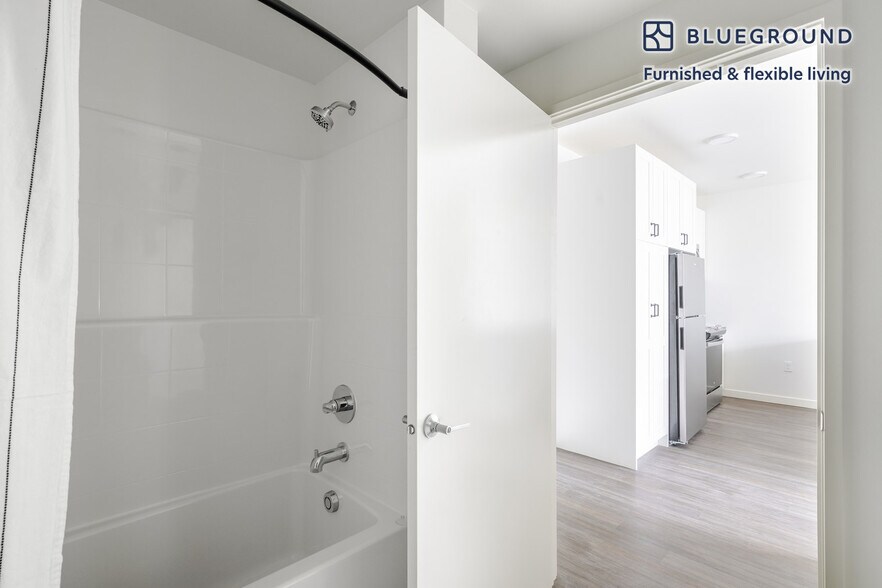 Building Photo - 1000 E Yesler Wy