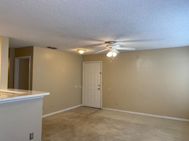 Building Photo - 1057 S Hiawassee Rd