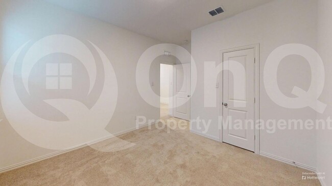 Building Photo - 1420 Rousseau Dr