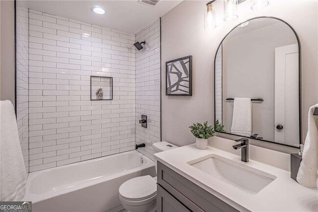 Building Photo - 605 Blake Ave SE