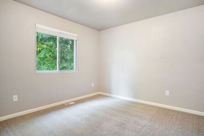 Building Photo - 15088 Krueger St