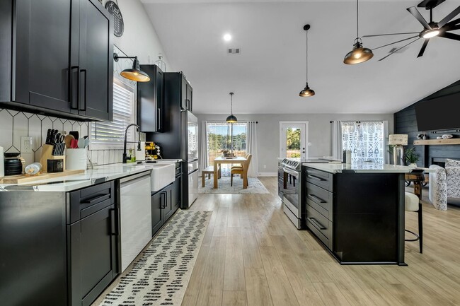 Building Photo - 6605 Donerail Trail