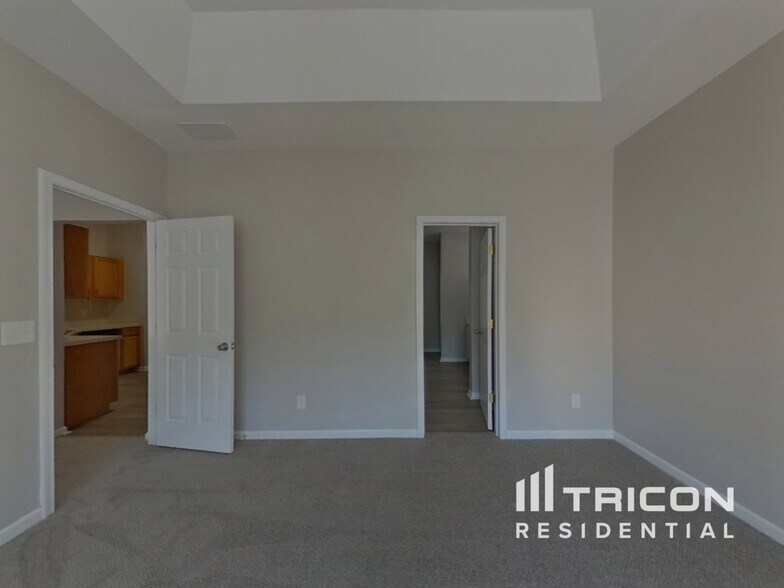 Building Photo - 318 Summit View Dr