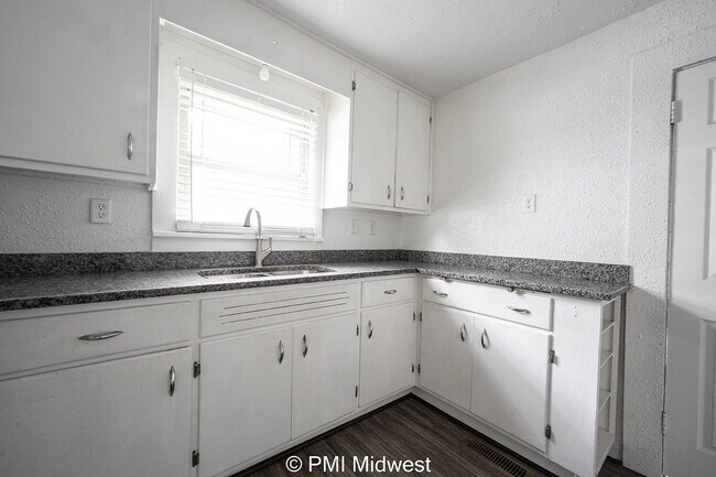 Building Photo - "Charming 3-Bedroom Home in Anderson's Hea...