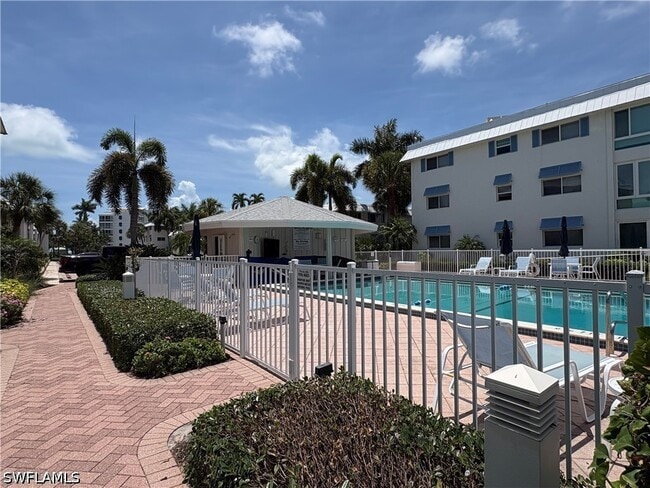 Building Photo - 2100 Gulf Shore Blvd N