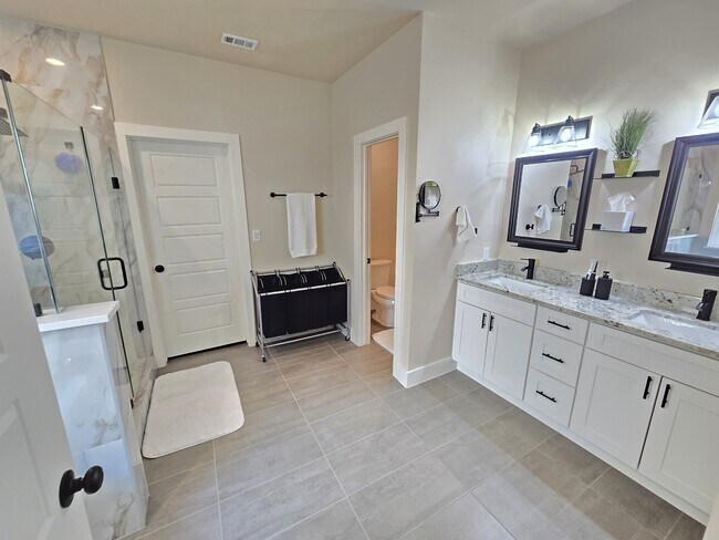 Building Photo - 2716 Brigham Ln