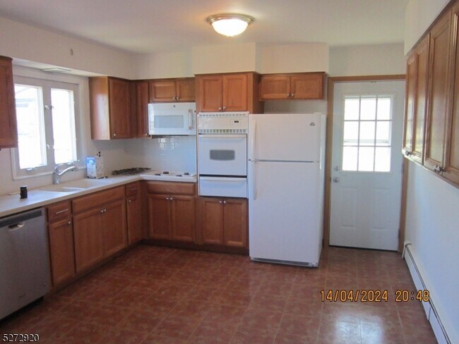 Building Photo - 138 Haverhill Ave