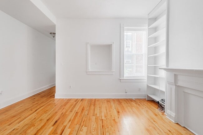 Building Photo - Beautiful historic Church Hill Rowhome for...