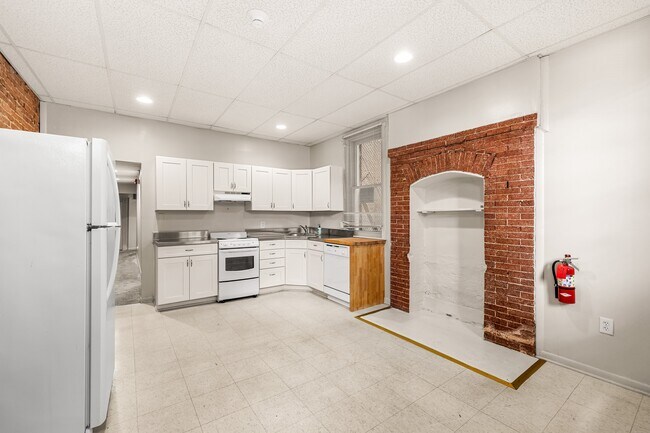Building Photo - 1502 W Mt Royal Ave