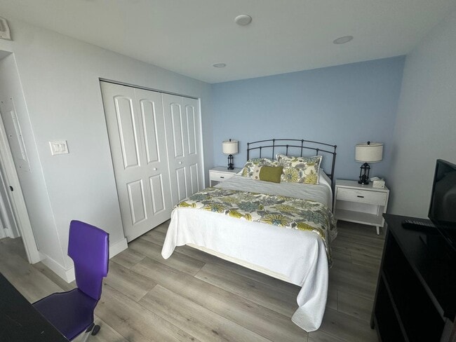 Building Photo - 5420 N Ocean Dr