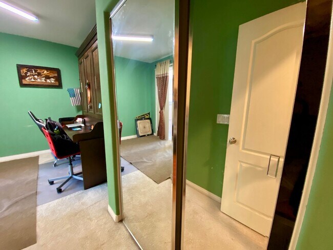 Building Photo - RB 4S Ranch 4br/2.5bath/yard/Garage Granite Kitchen $5490