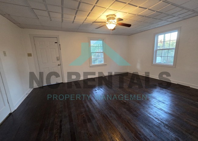 Building Photo - 721 Davis St