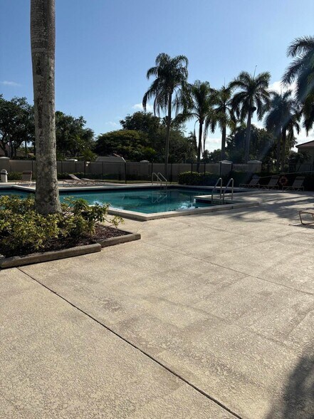 Building Photo - 10749 Cypress Lake Ter